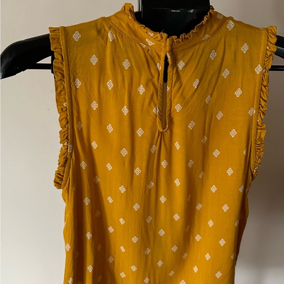 Gibson sleeveless blouse size small petite yellow and white. Excellent c… - Picture 2 of 4